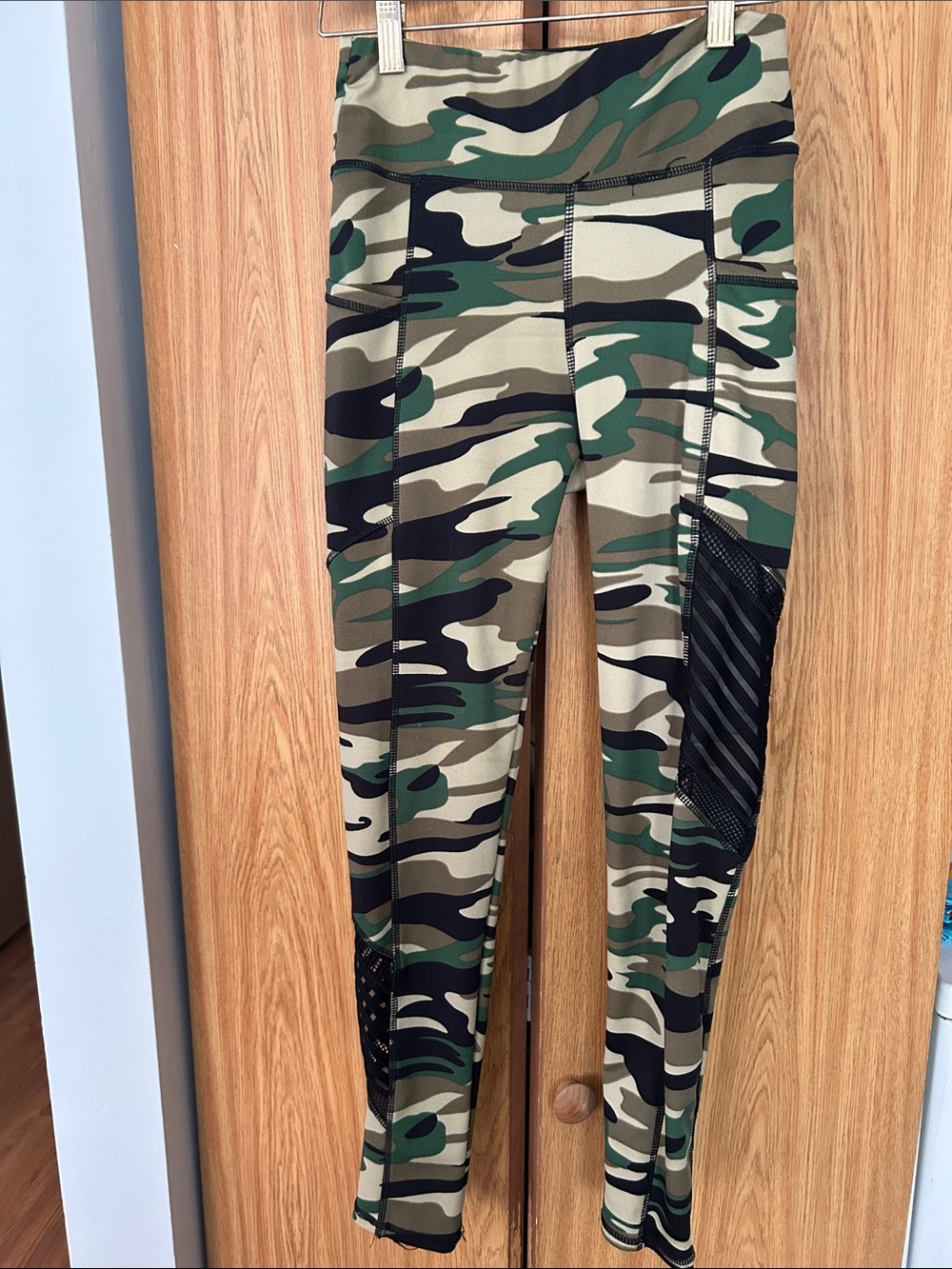 Source Unknown Green Camo Leggings with Black Mesh Panels
